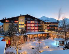 Hotel Latini Aussenansicht im Winter des Hotels Latini
