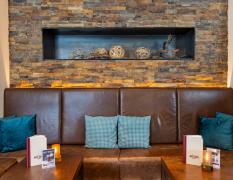 Hotel Latini Barbereich mit Lounge im Hotel Latini