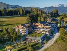 Naturhotel Edelweiss Wagrain Luftbildaufnahme des Naturhotels Edelweiss Wagrain
