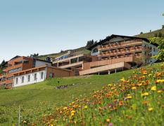 Aussenansicht vom Tal auf den Damülser Hof