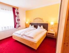 Beispiel eines Doppelzimmers im Hotel GUT Trattlerhof und Chalets