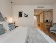 Beispiel eines Doppelzimmers mit hellem Dekor im Hotel Grand Elisabeth